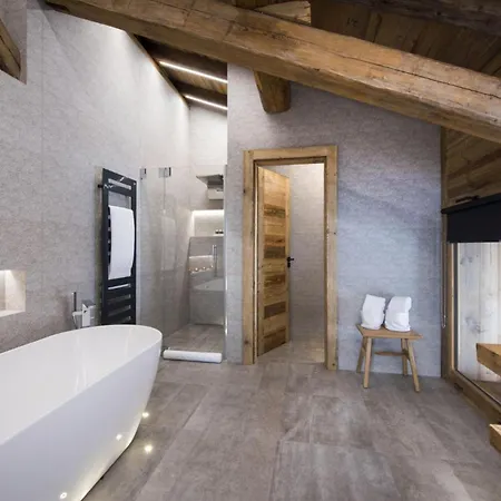 Apartamento Heights: Experience Chalet Grandeur *